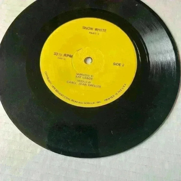 Vintage 1970 Snow White Paperback Book with Record - Picture 4 of 5